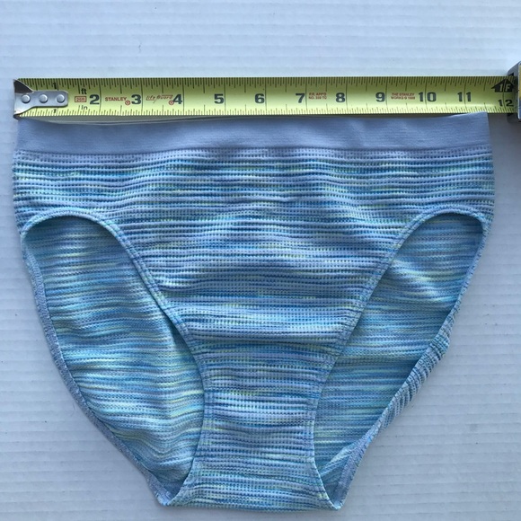 Victoria’s Secret Seamless Heathered Brief/Slip Panty Small NWT - Picture 7 of 10